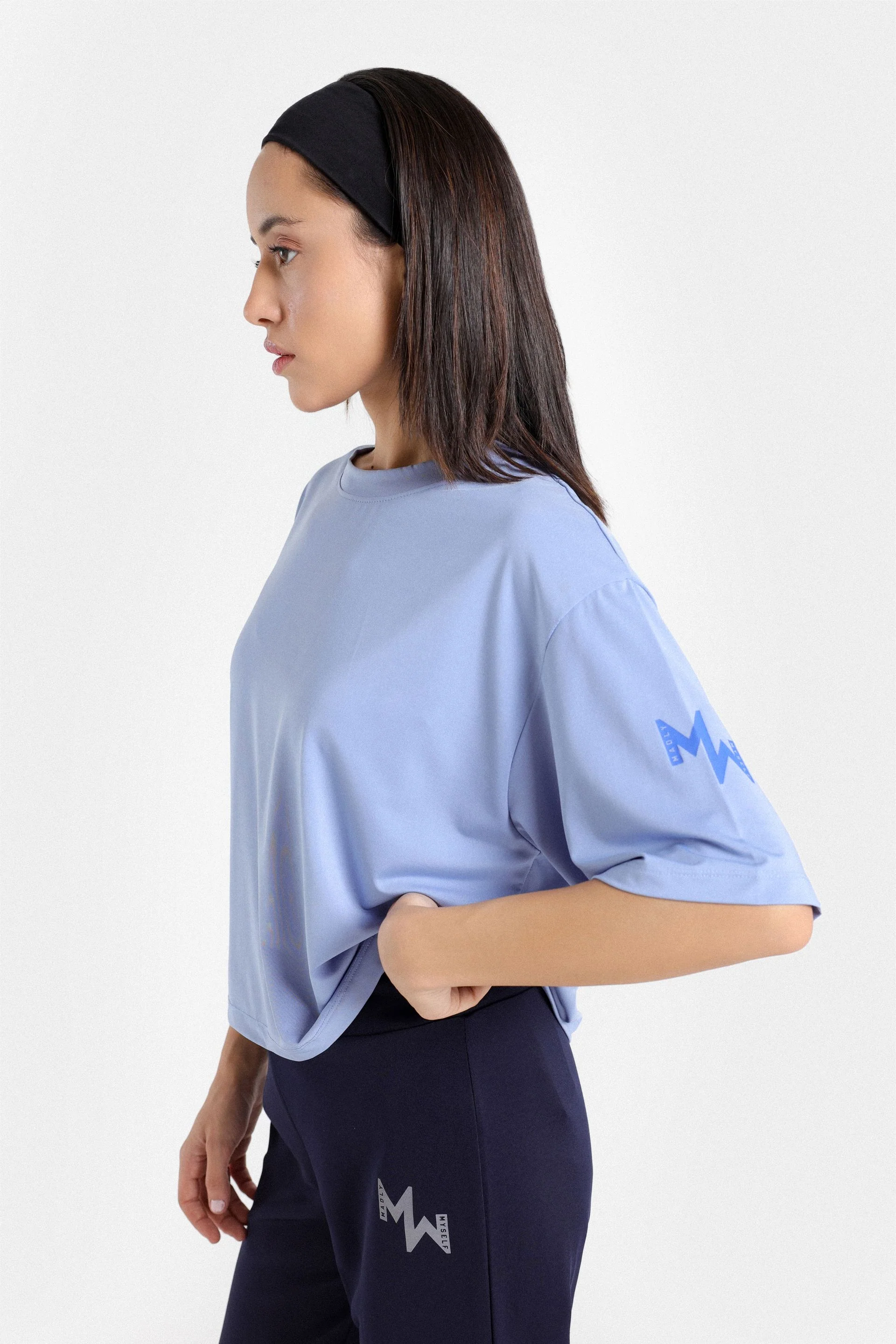 Cropped Activewear T-shirt - Image 9