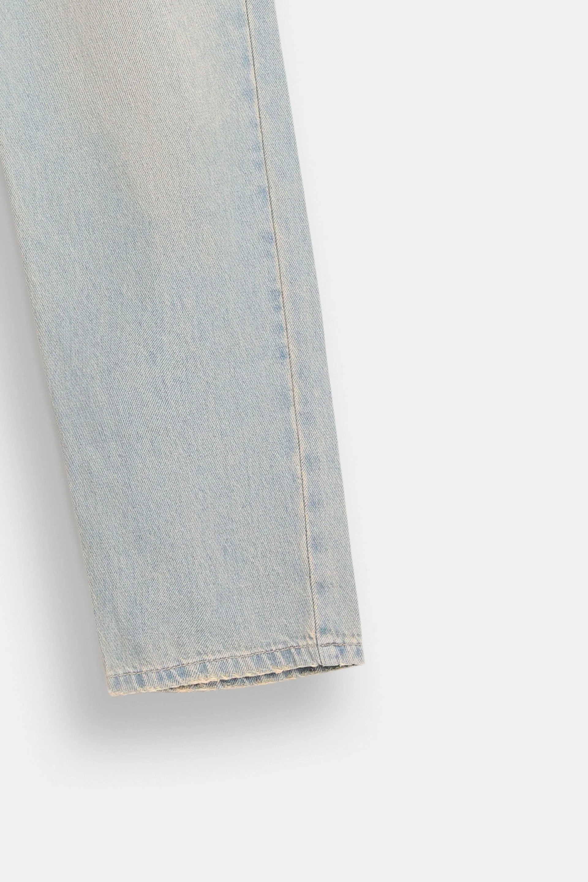 Mom Fit Jeans - Image 13