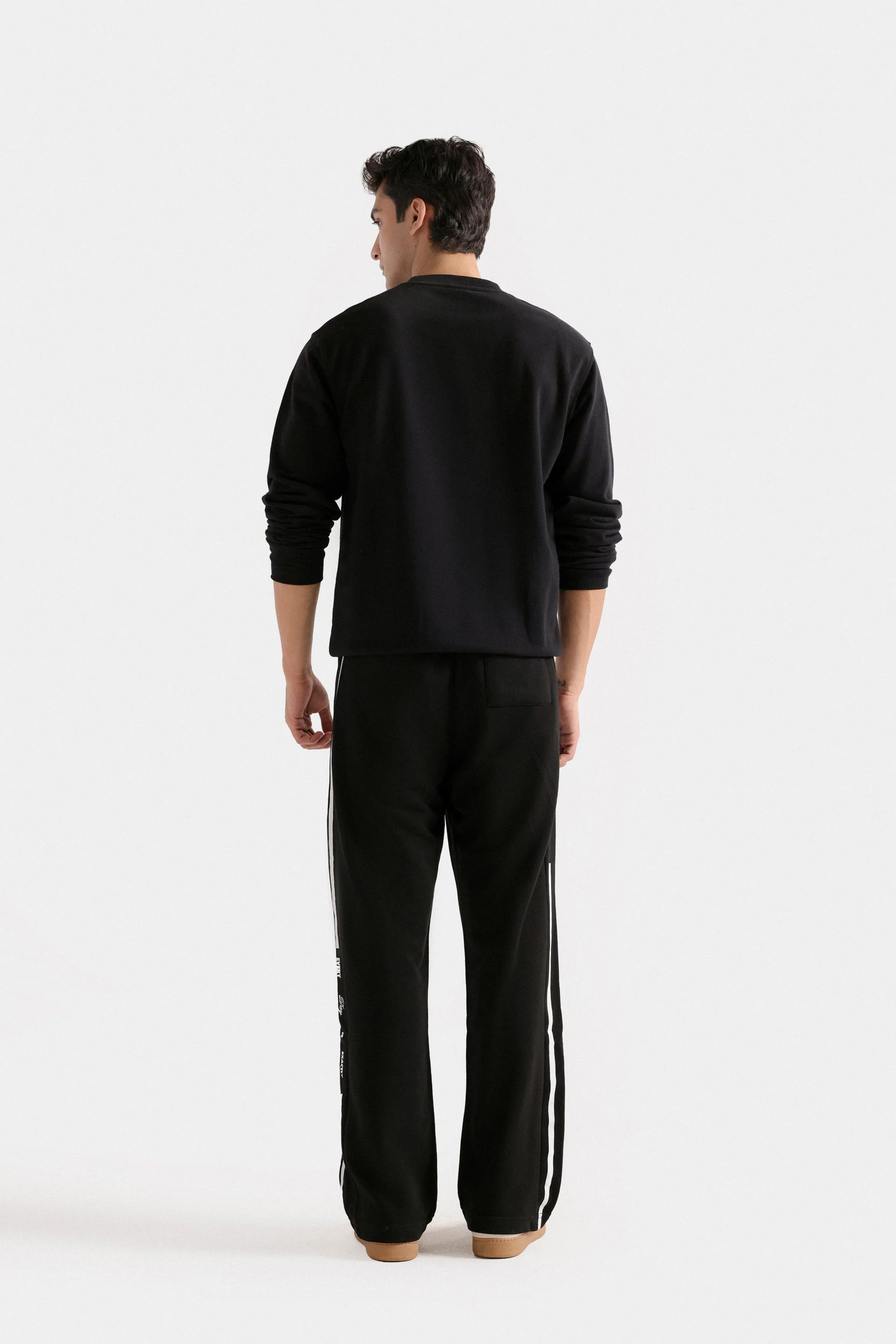 Basic Crew Neck Sweatshirt - Image 11