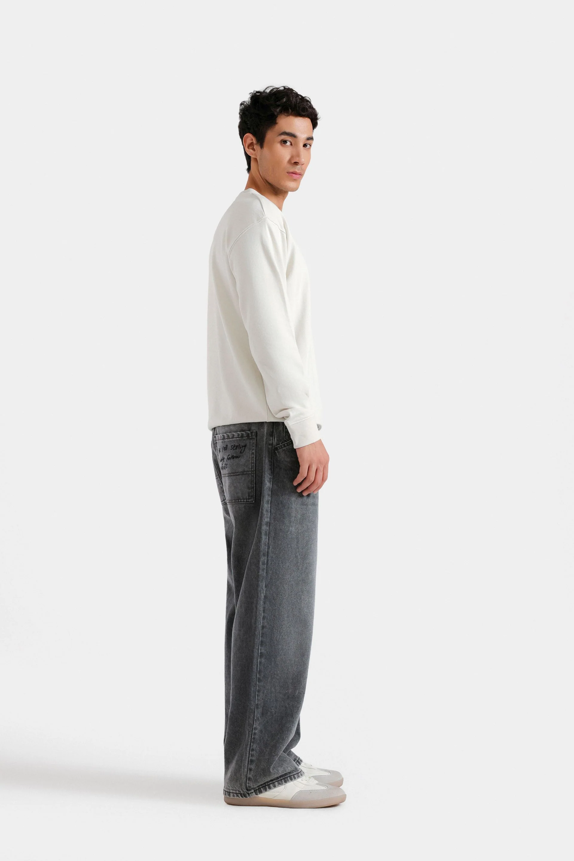 Basic Crew Neck Sweatshirt - Image 17