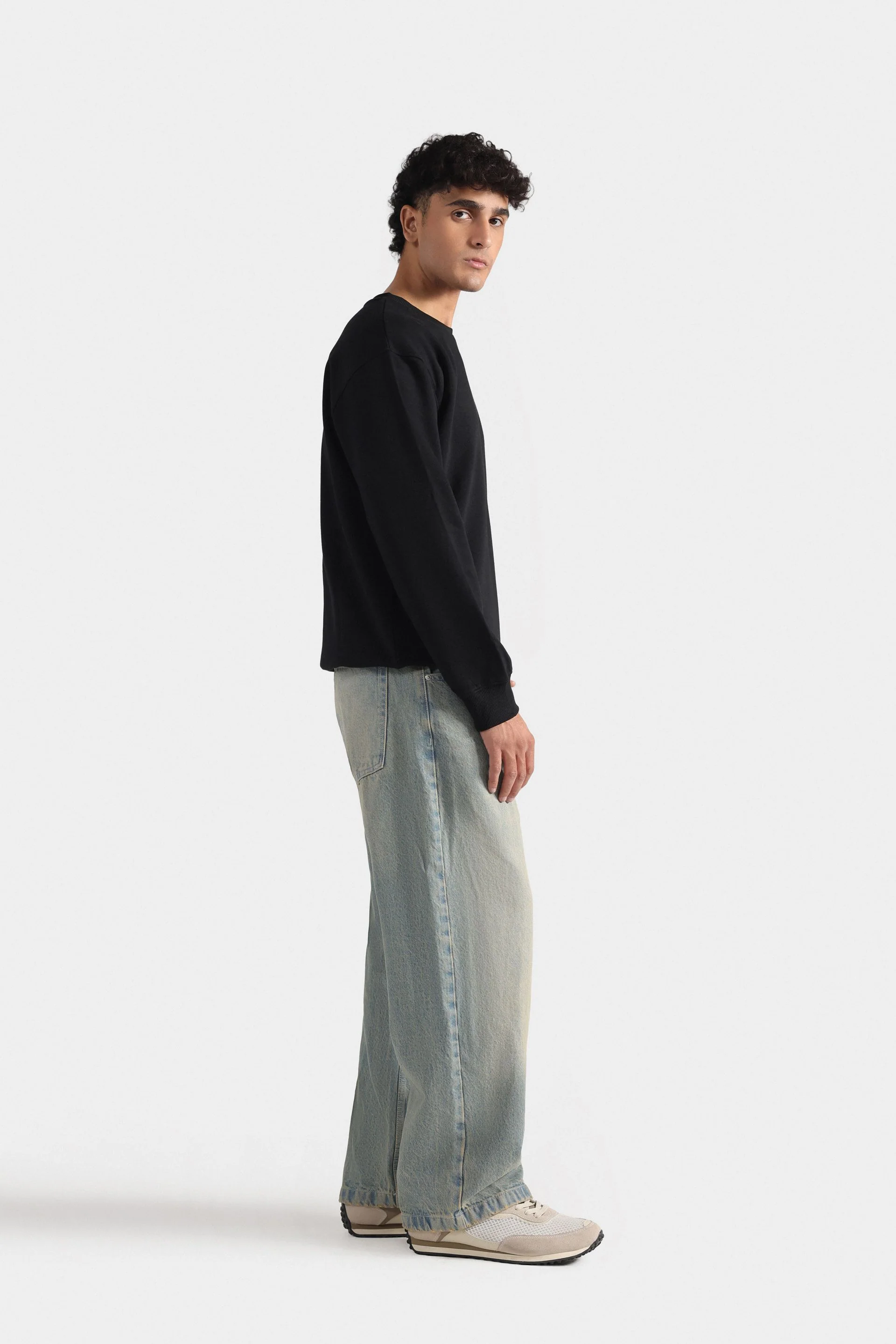 Basic Crew Neck Sweatshirt - Image 10