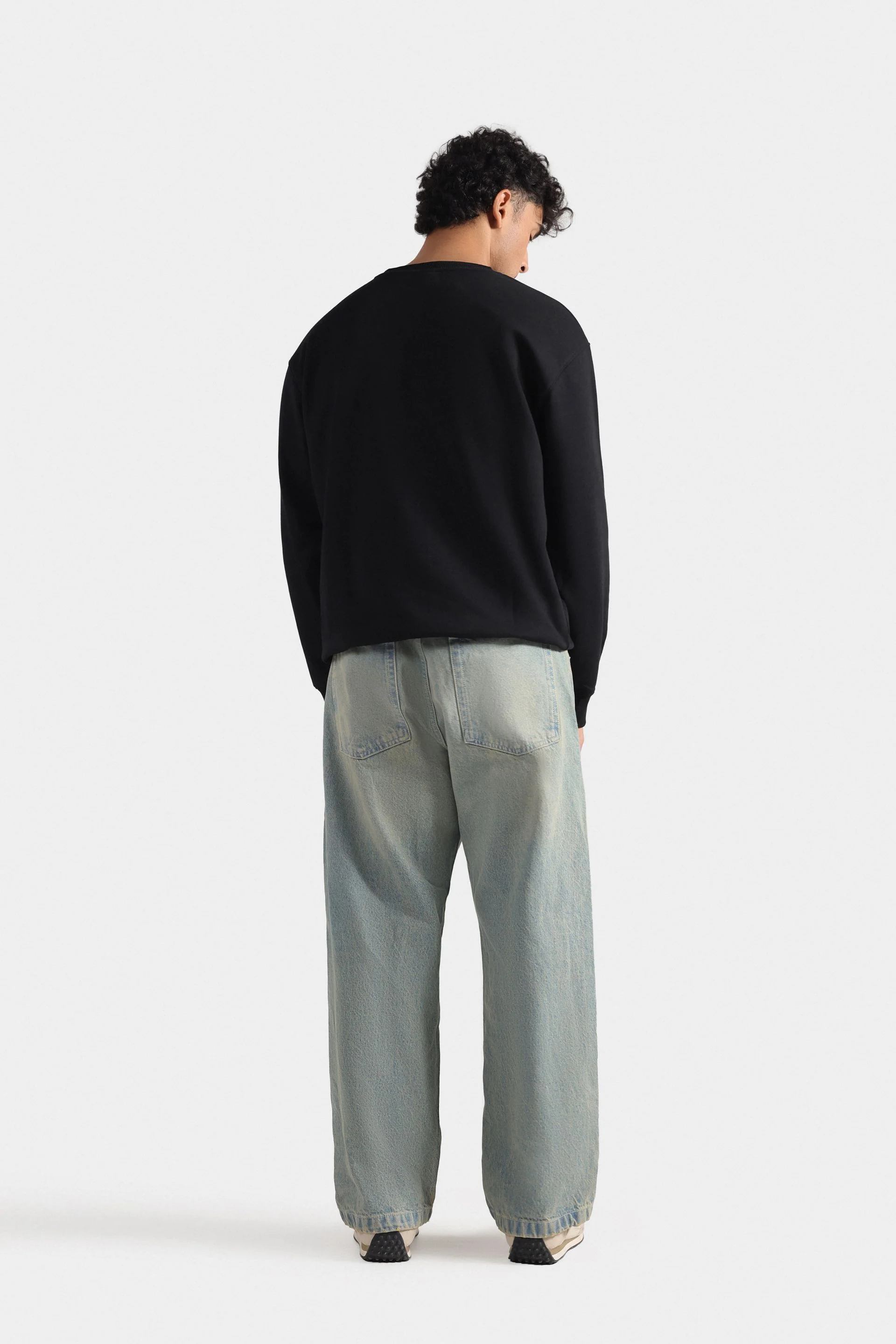 Basic Crew Neck Sweatshirt - Image 11