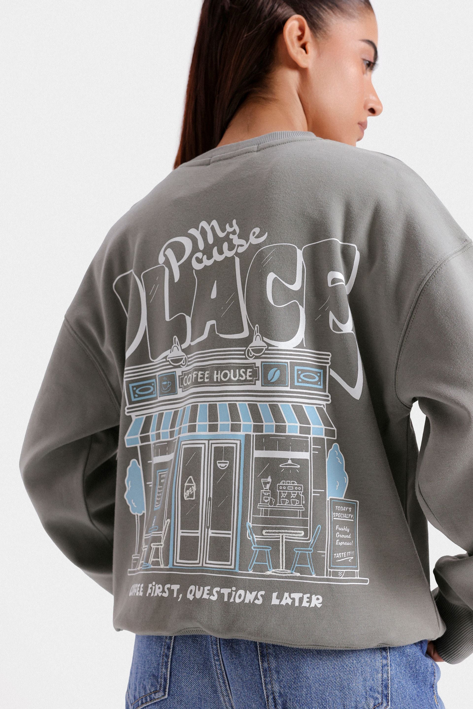 Cropped Graphic Sweatshirt - Image 4