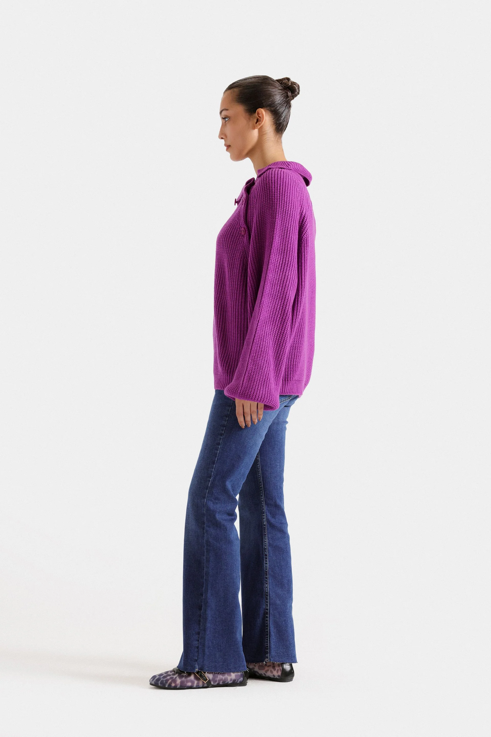 Cropped Sweater With Neck Buttons - Image 7