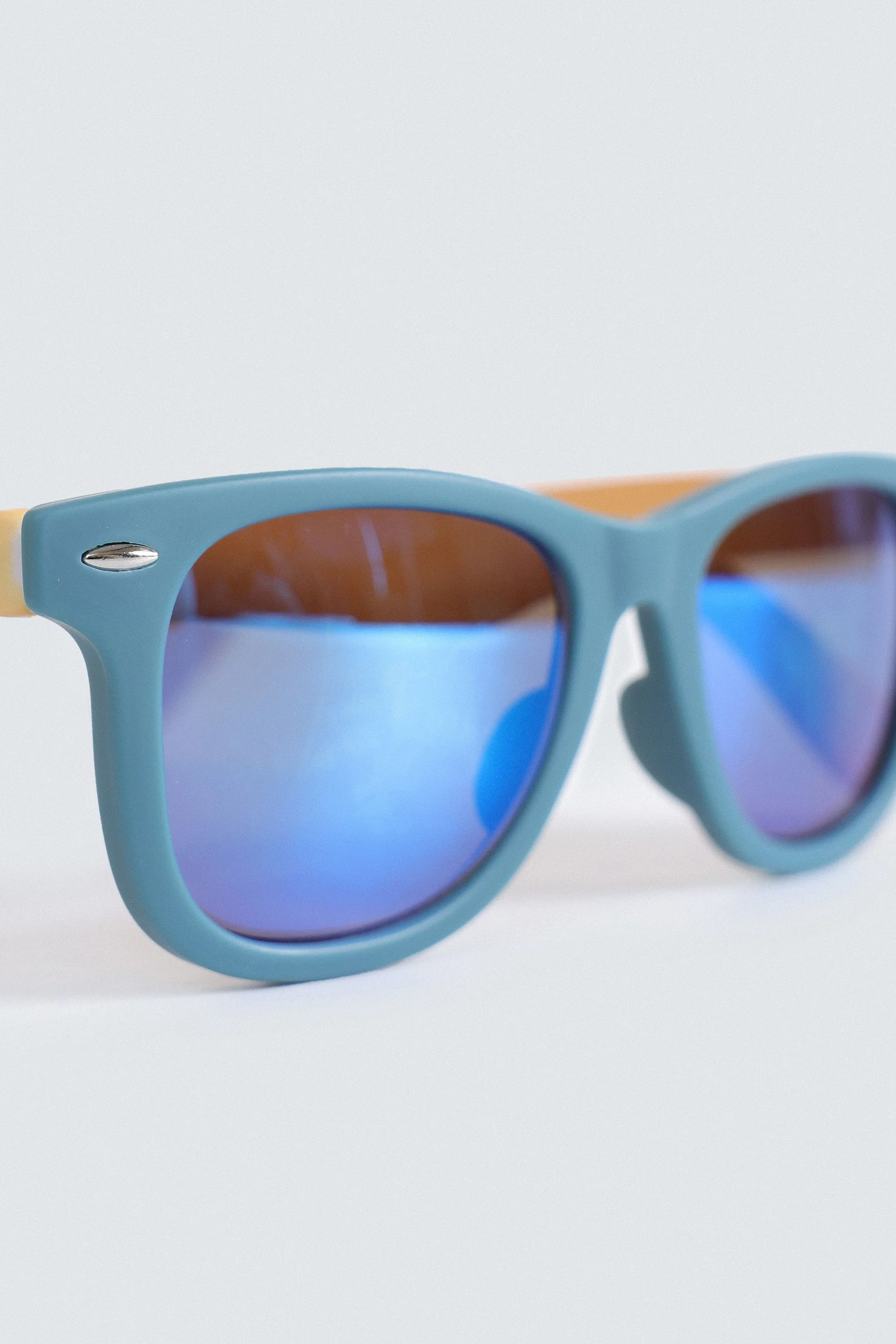 Wayfarer Suglasses - Image 3