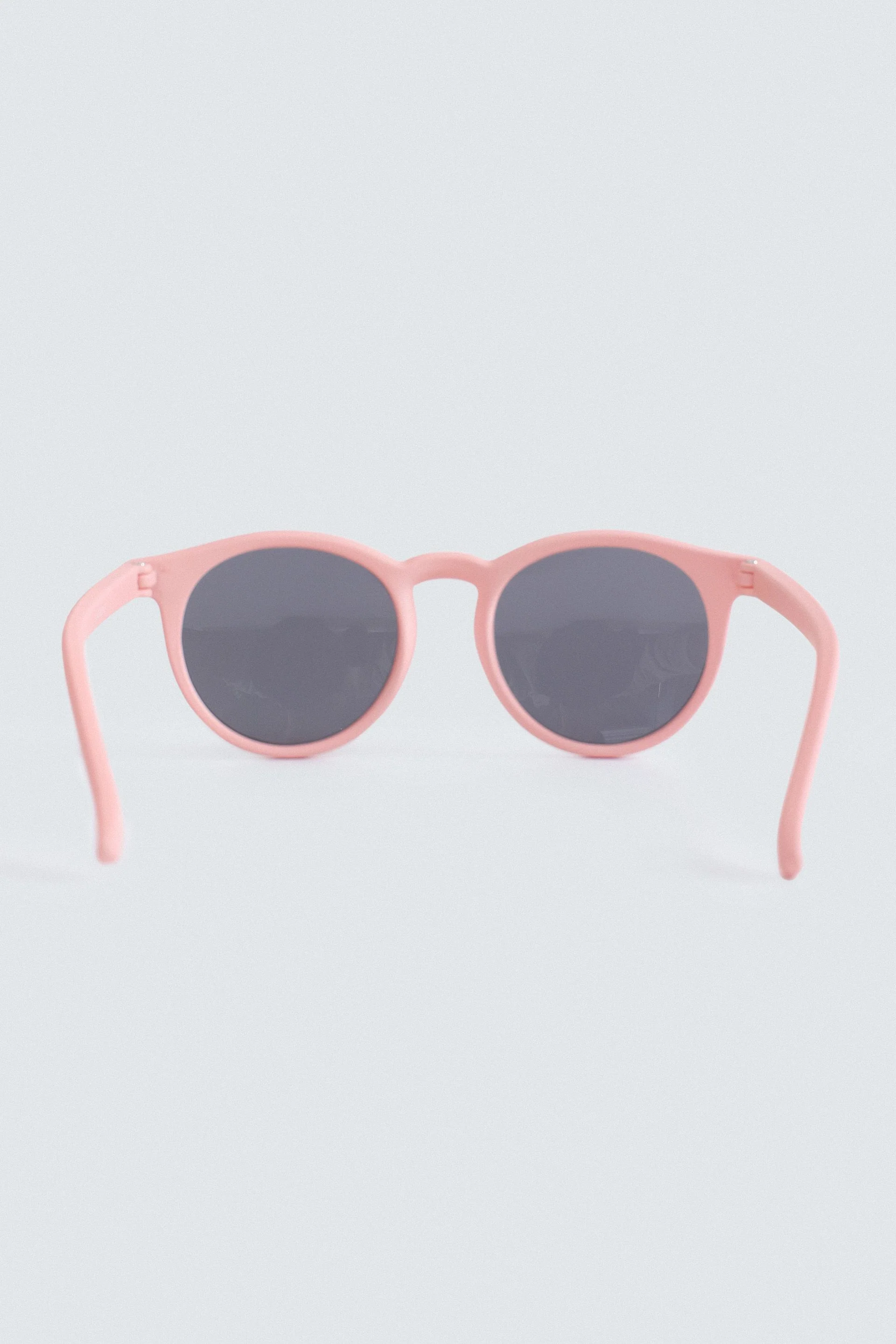 Round Sunglasses - Image 4
