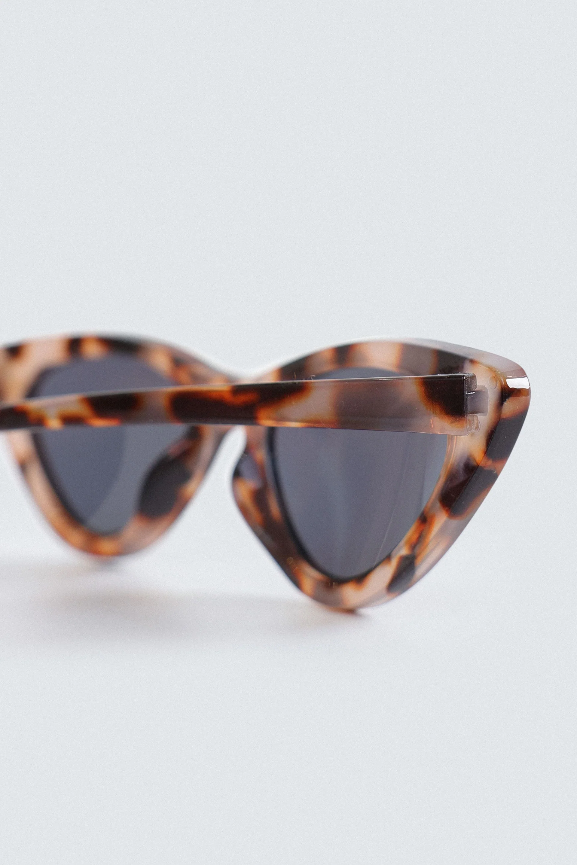 Cat Eye Sunglasses - Image 3
