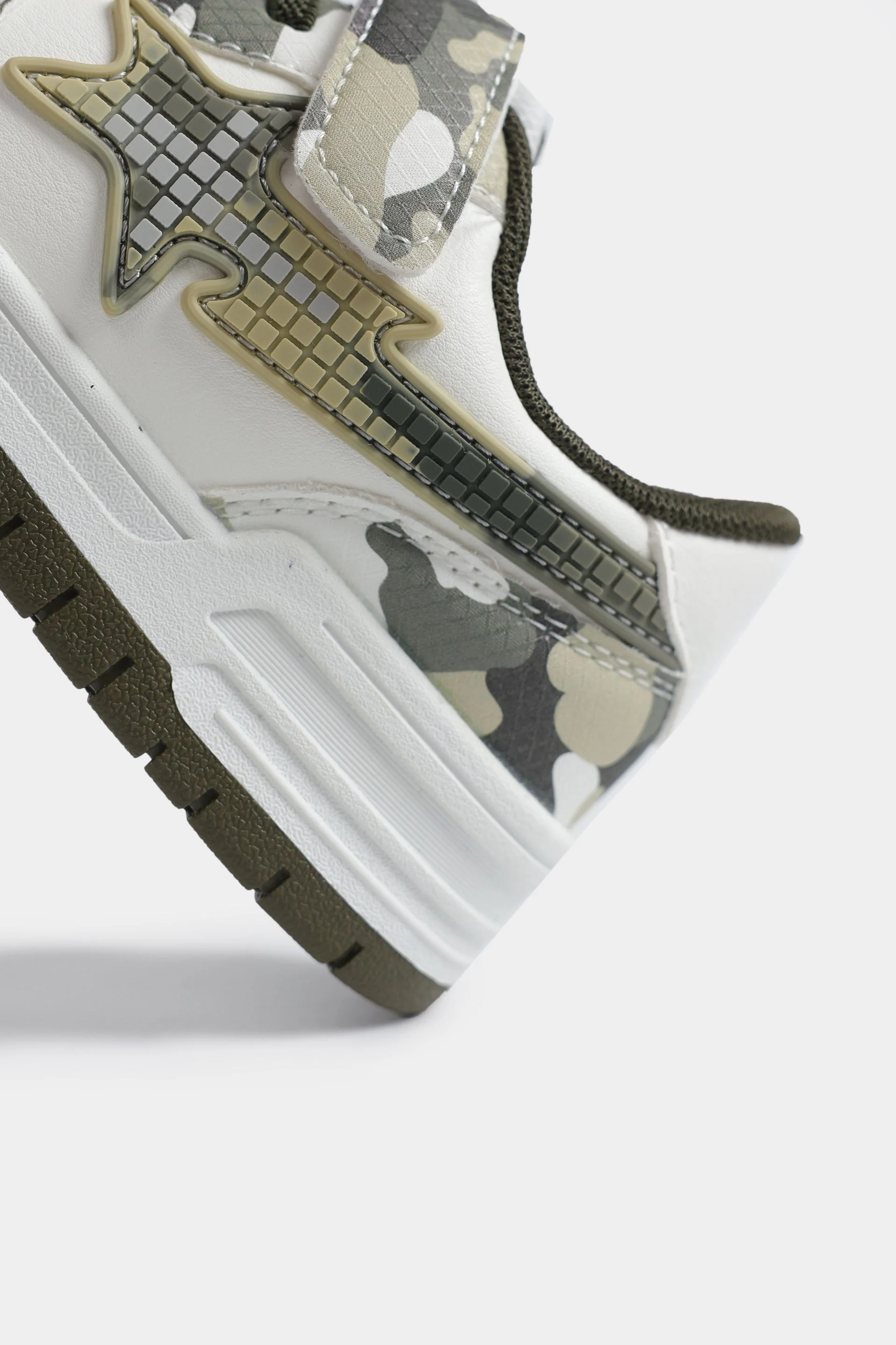 Camo Print Low-Top Sneakers - Image 3
