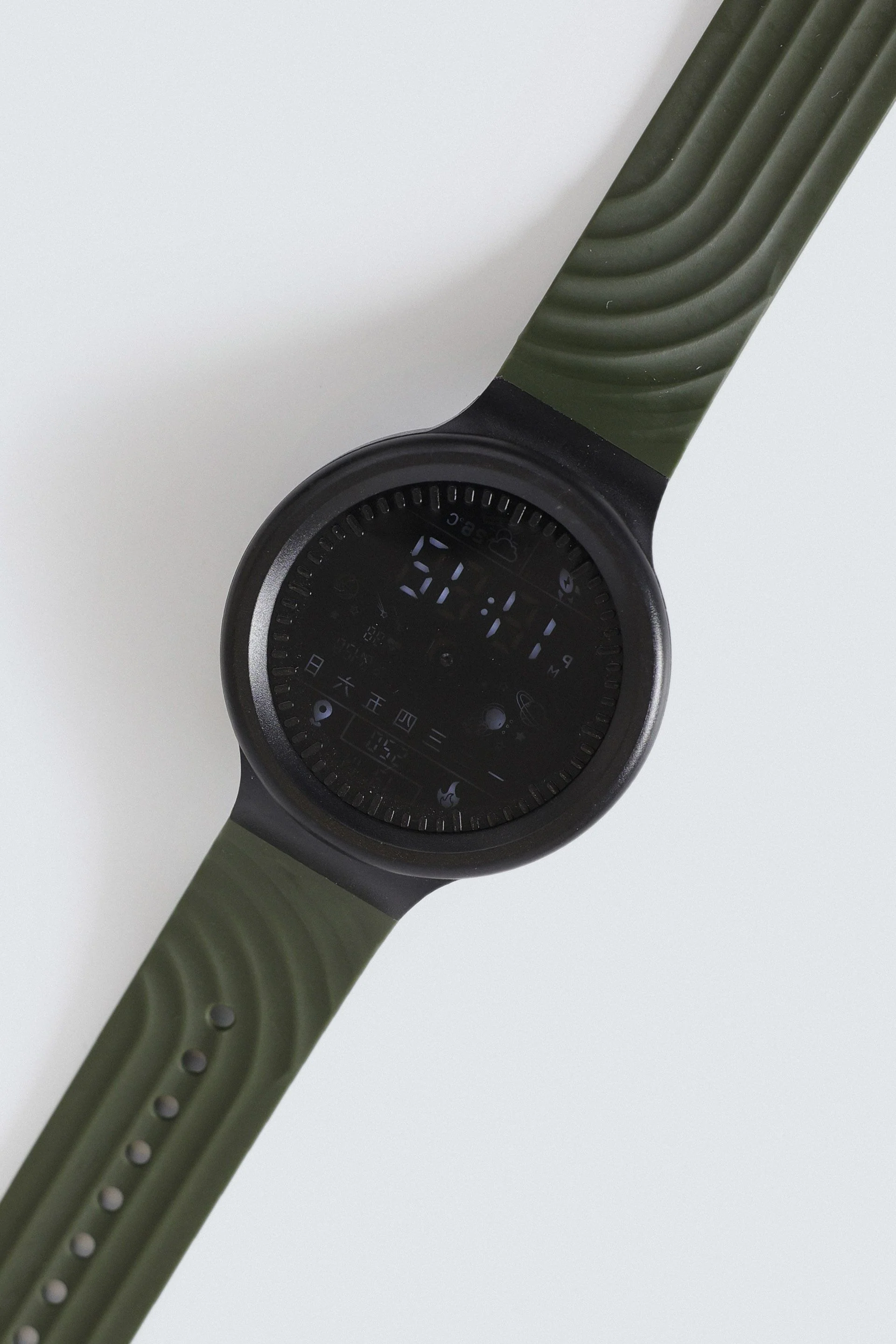 Digital Watch With Silicone Straps - Image 3