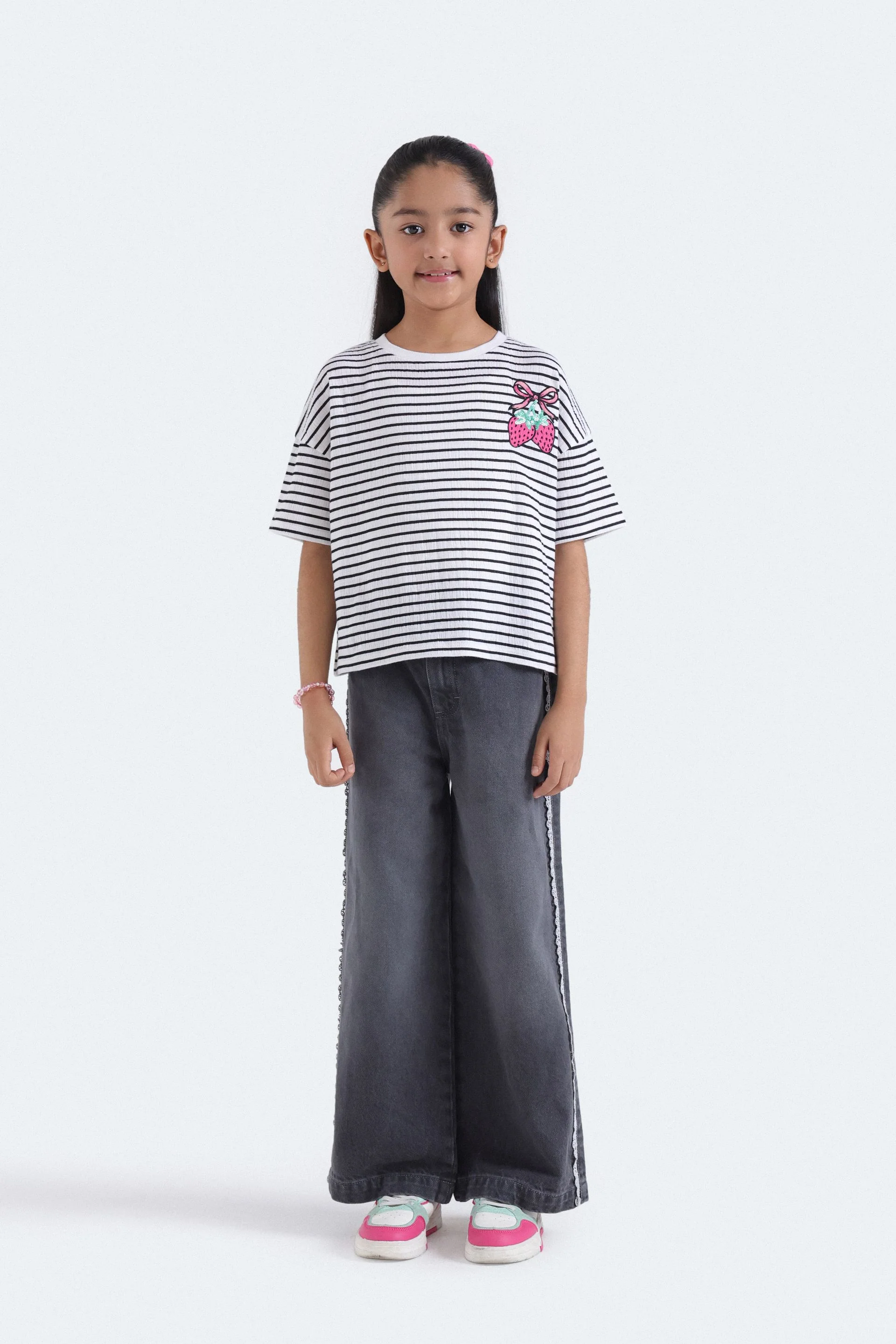 Wide Leg Jeans With Lace Detail - Image 12