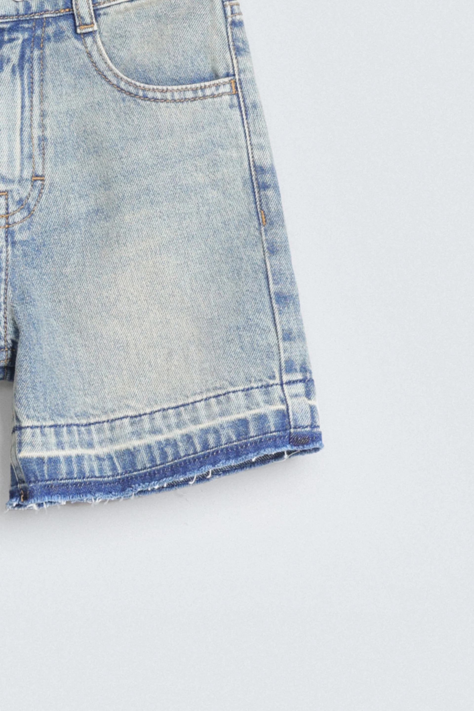 Denim Shorts With Frayed Hem - Image 3