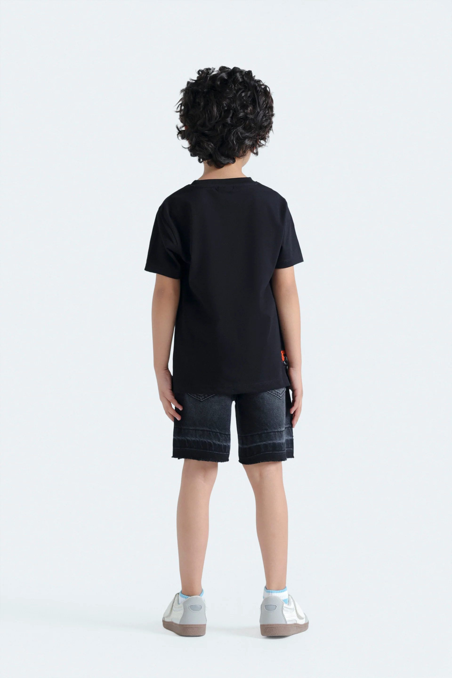 Denim Shorts With Frayed Hem - Image 7