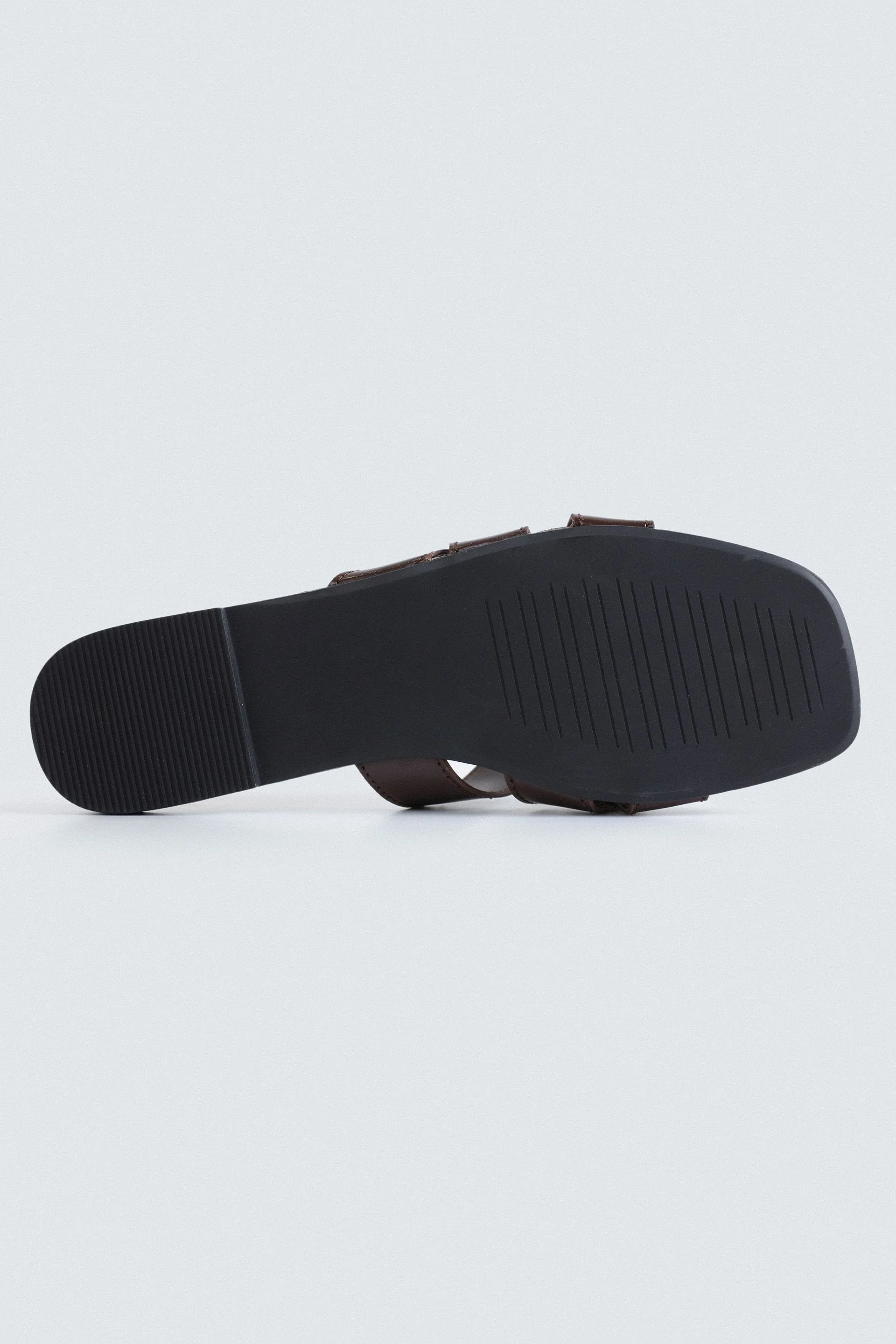 Criss-Cross Flats - Image 12