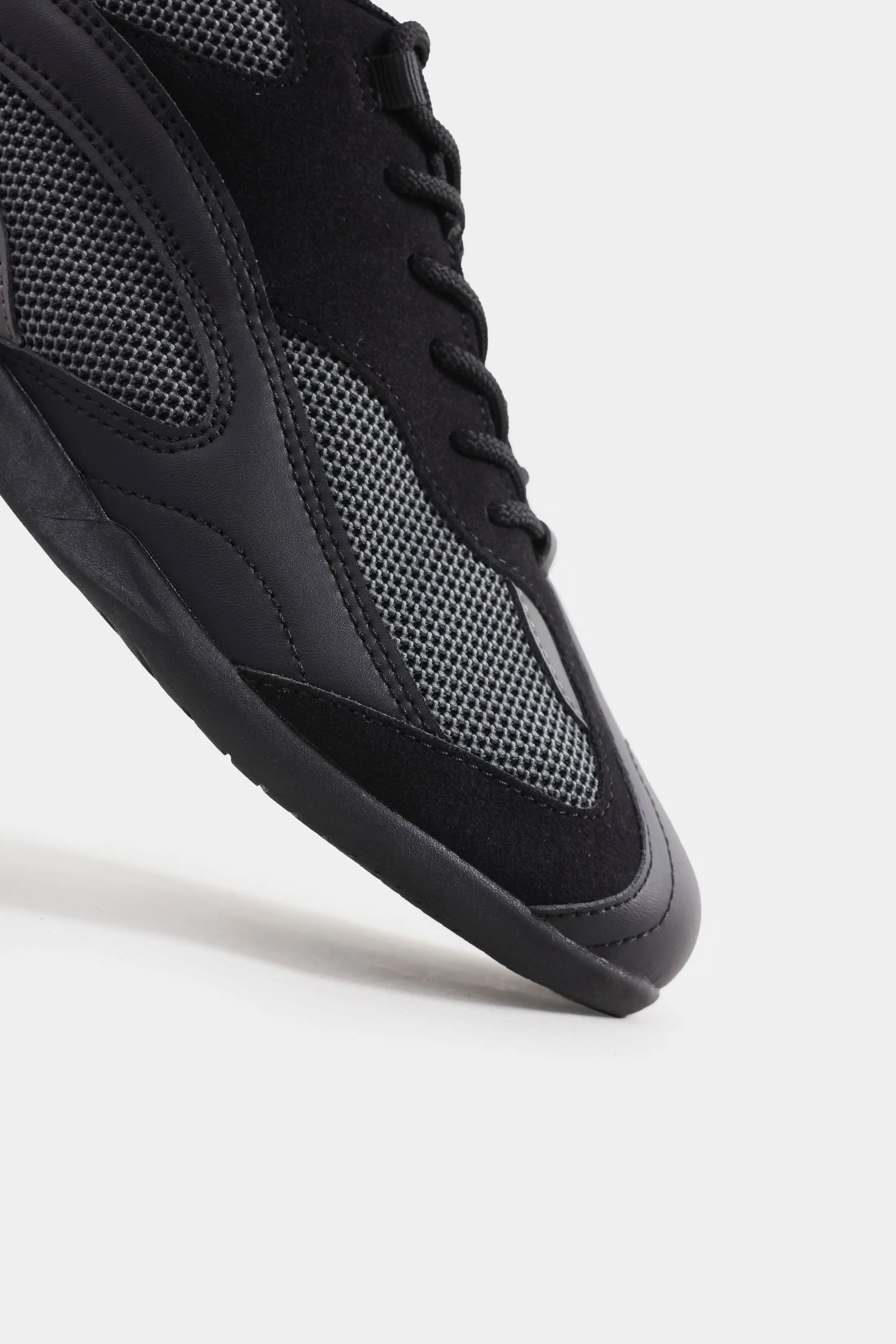 Multi-Piece Mesh Trainers - Image 3