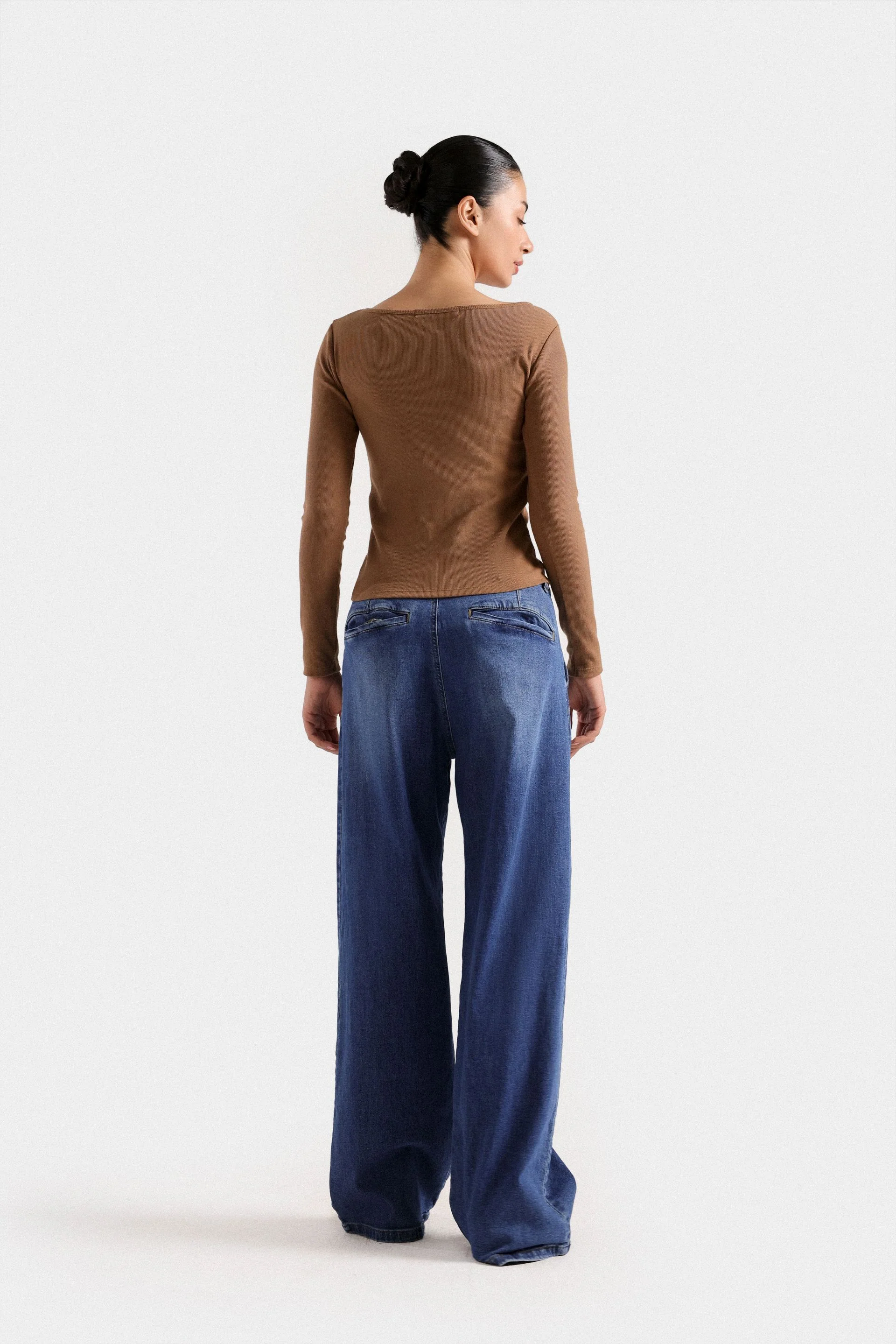 Pleated Relaxed Jeans - Image 4