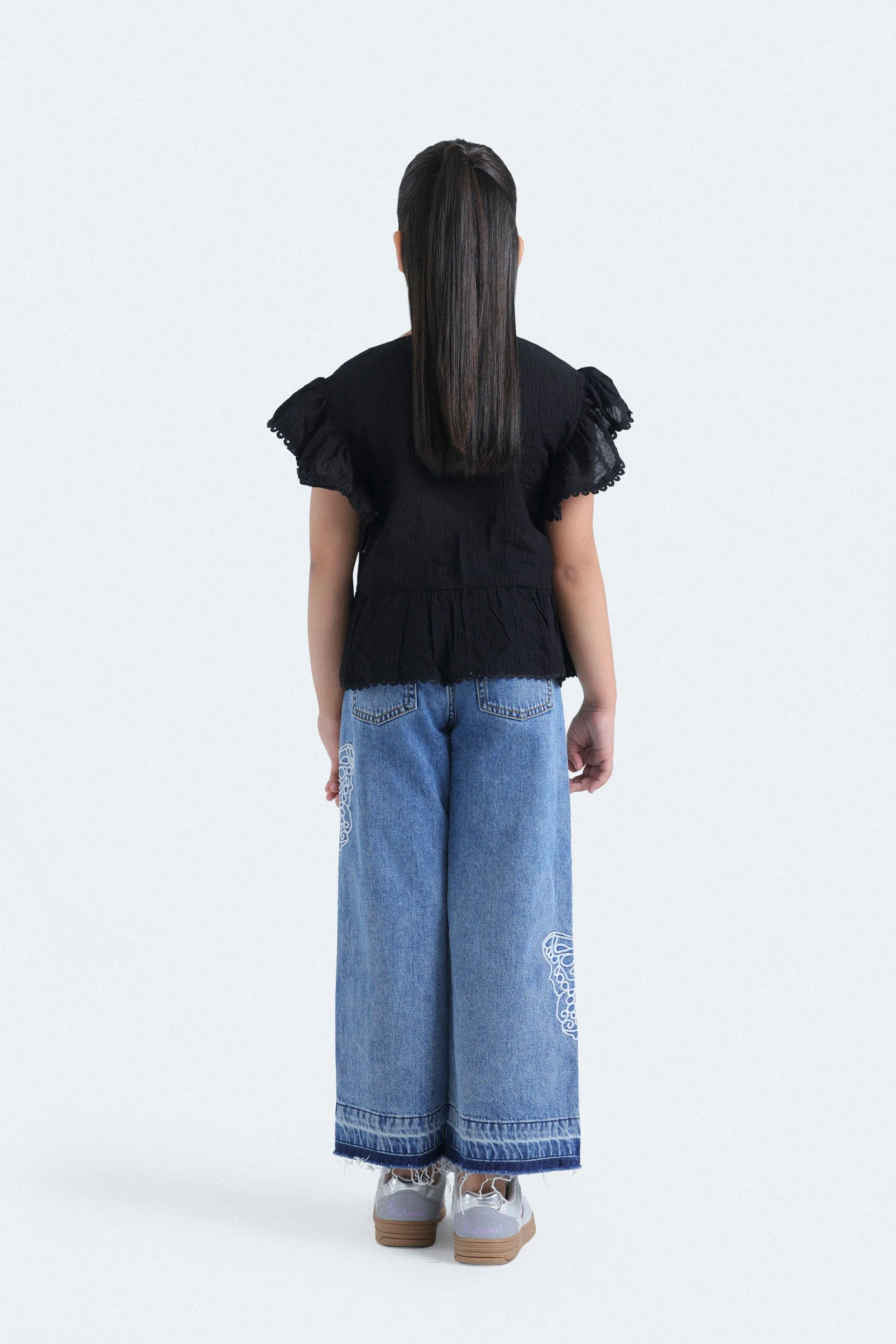 Cropped Shirt With Lace Detail - Image 9