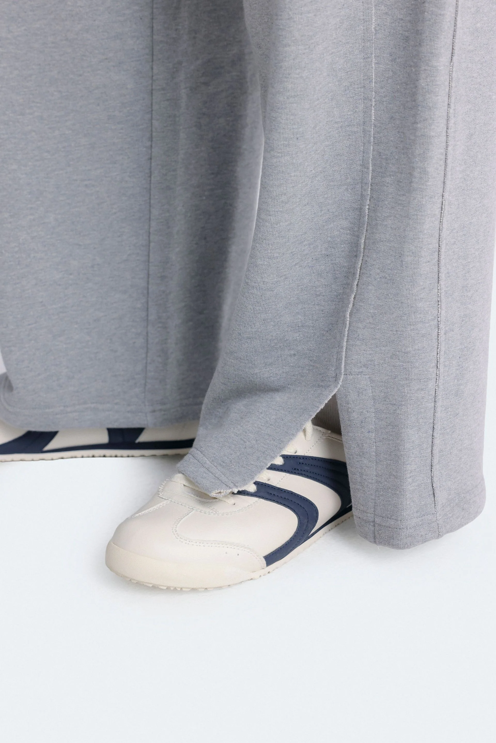 Relaxed Fit Trousers With Side Slit - Image 10