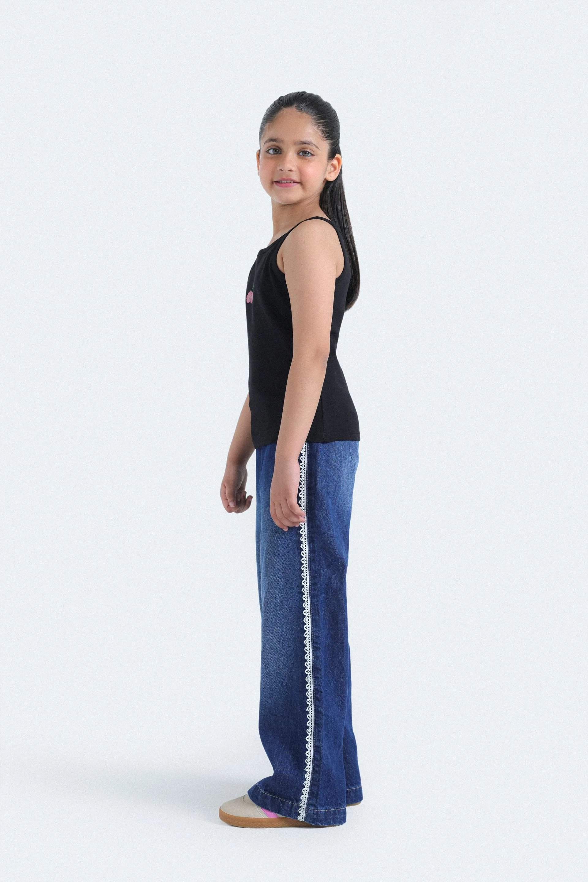 Cropped Embroidered Tank Top - Image 11