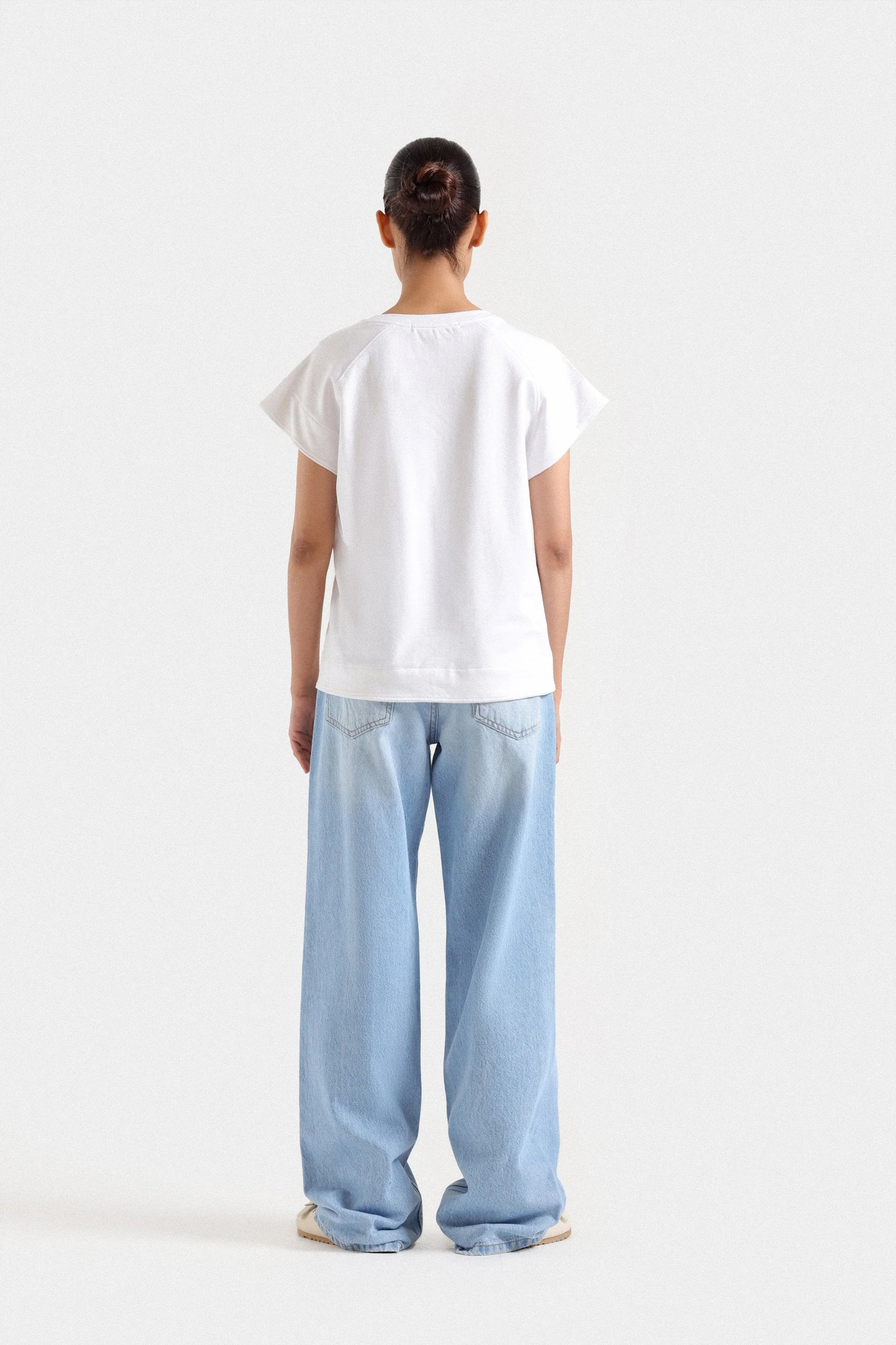 Basic T-Shirt With Wide Hem - Image 4