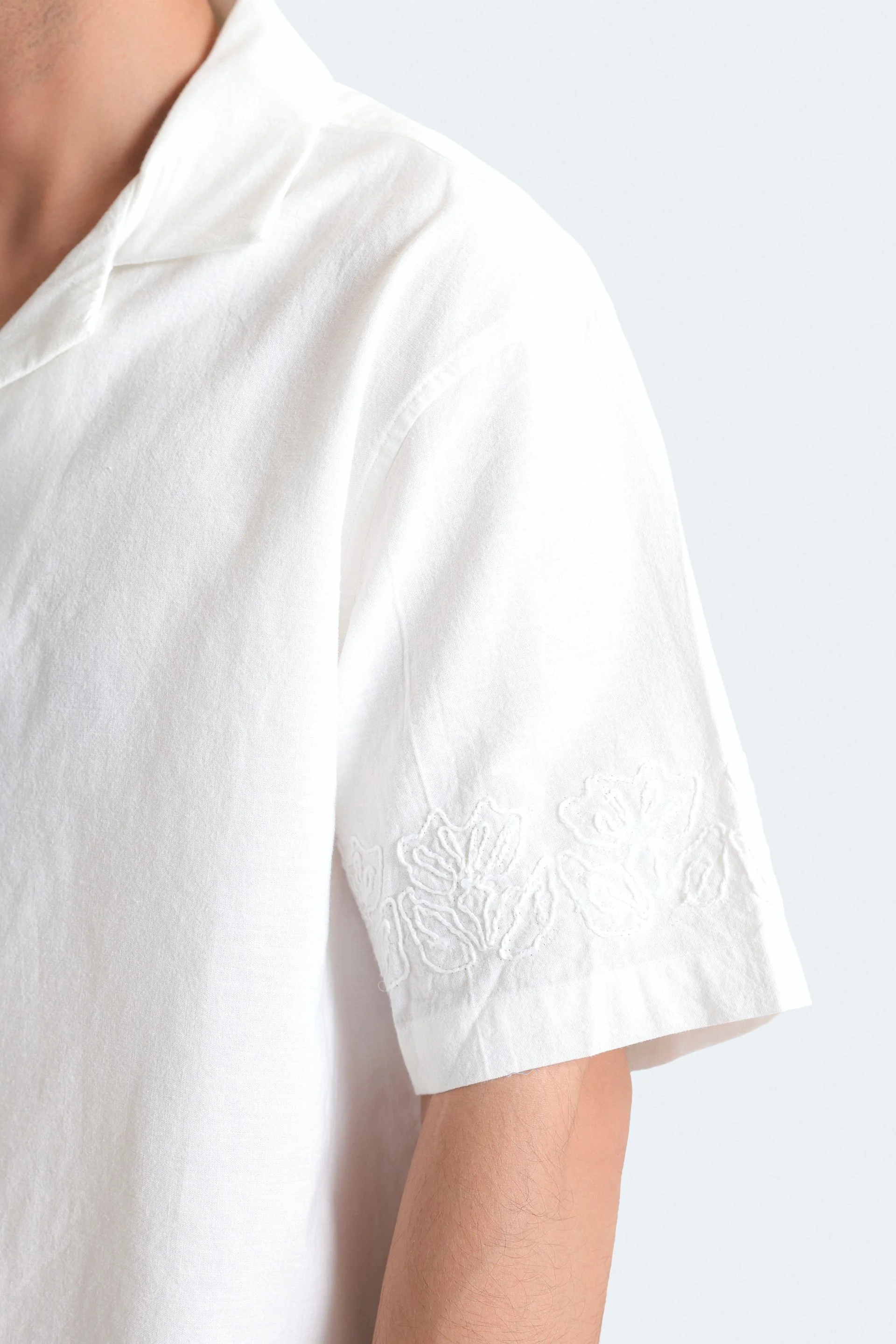 Embroidered Resort Collar Shirt - Image 2