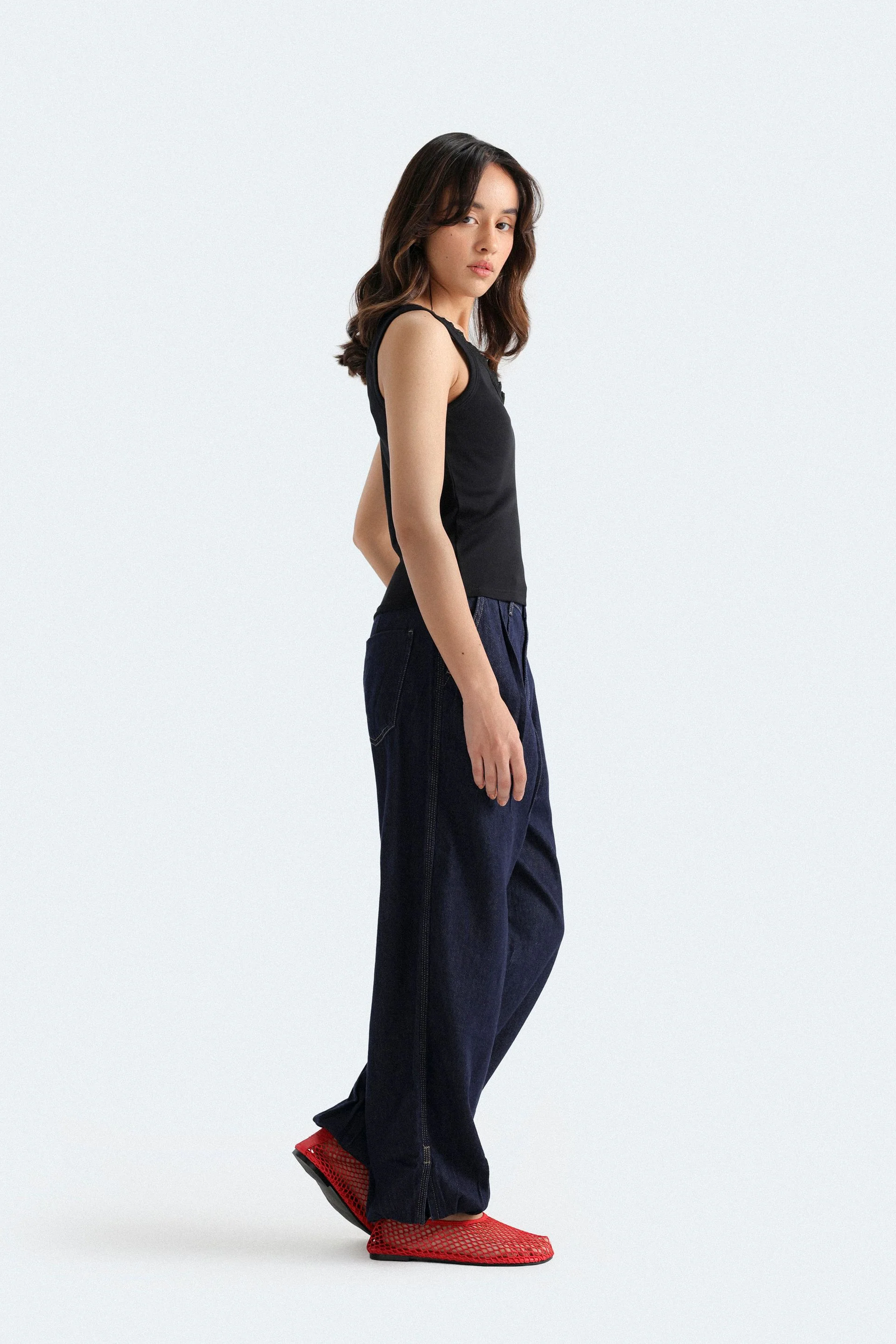 Super Cropped V-Neck Tank Top - Image 10