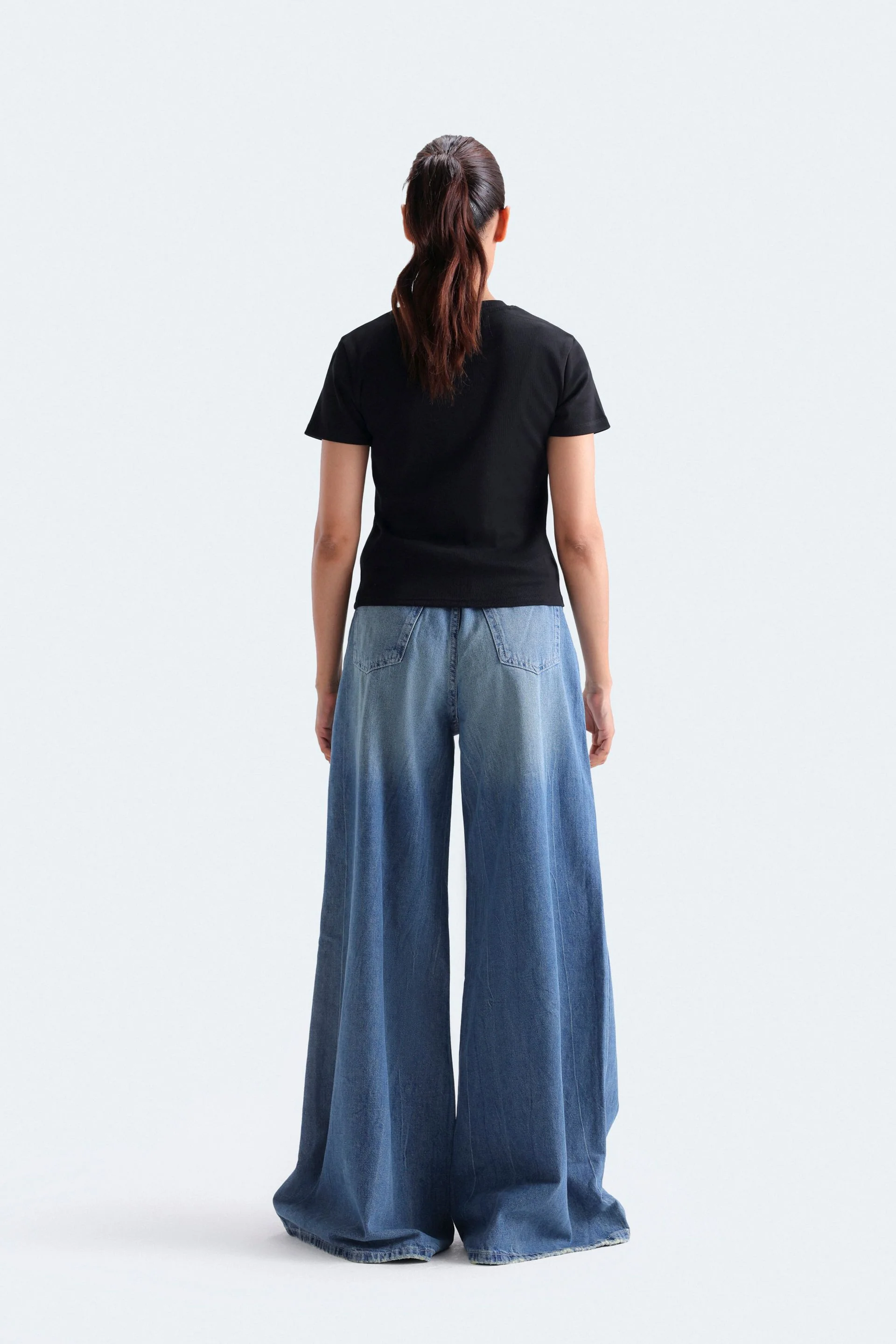 Super Cropped Ribbed T-Shirt - Image 15