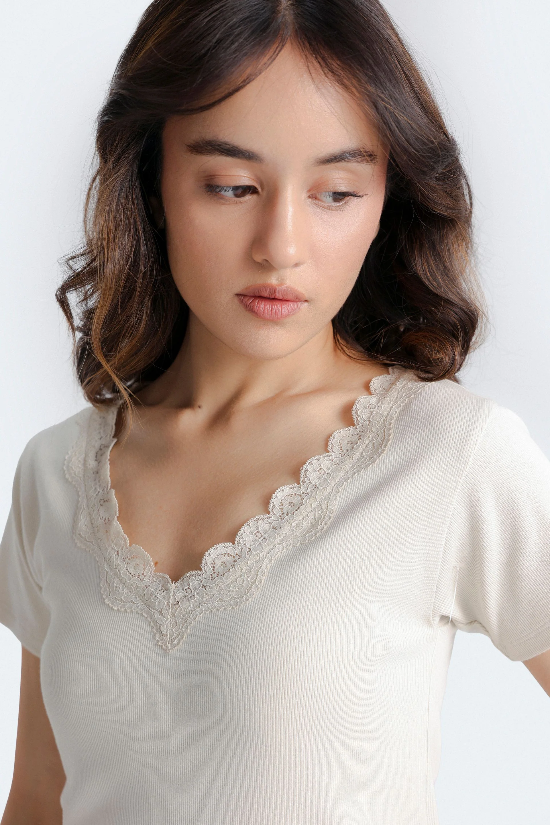 Cropped T-Shirt  With Lace Detail - Image 2