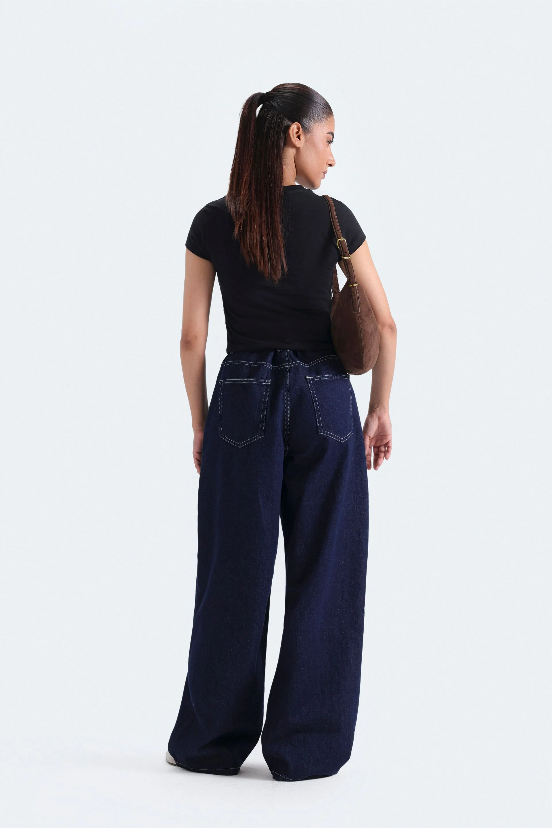 Super Cropped Basic T-Shirt - Image 4