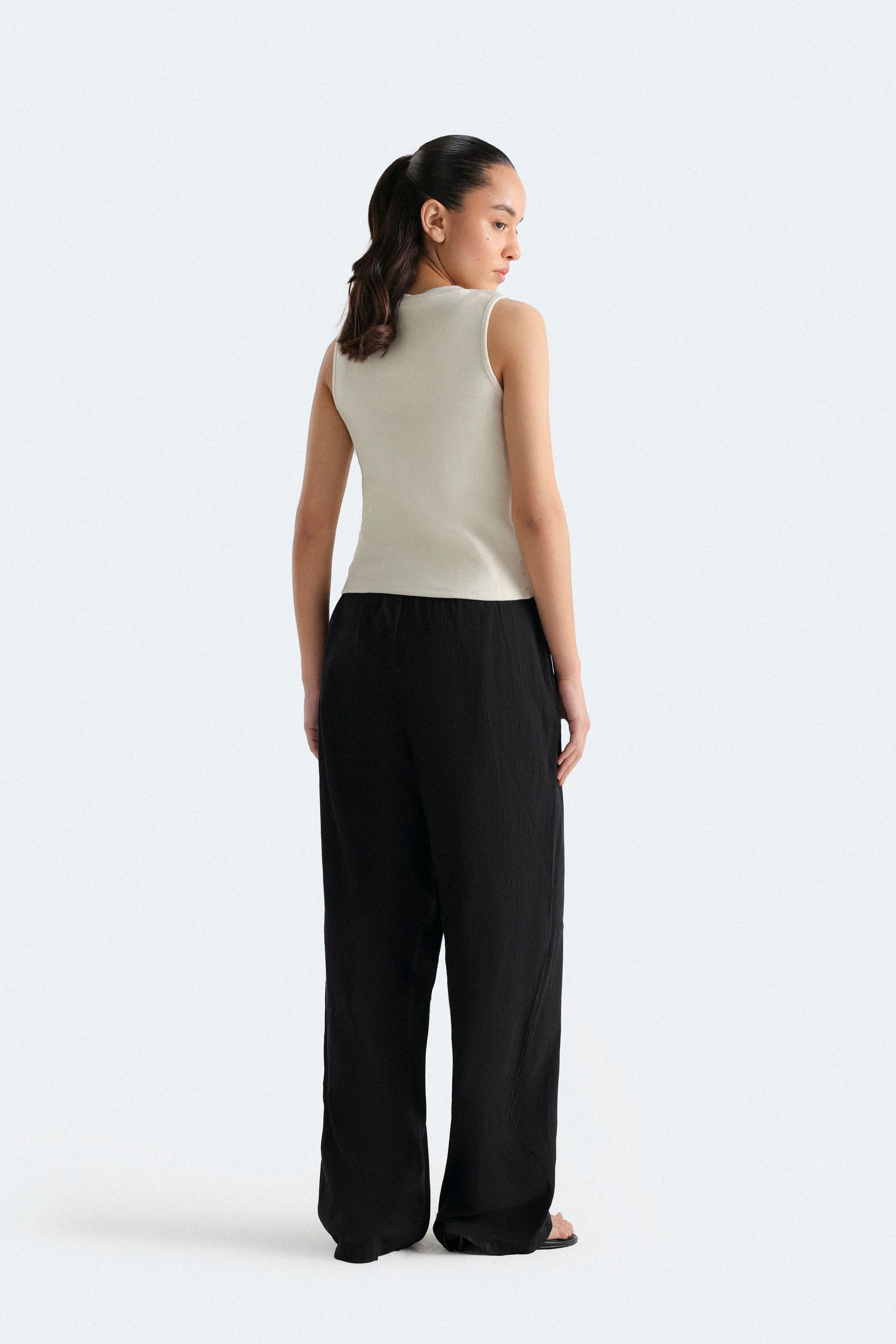 Super Cropped Ribbed Tank Top - Image 11
