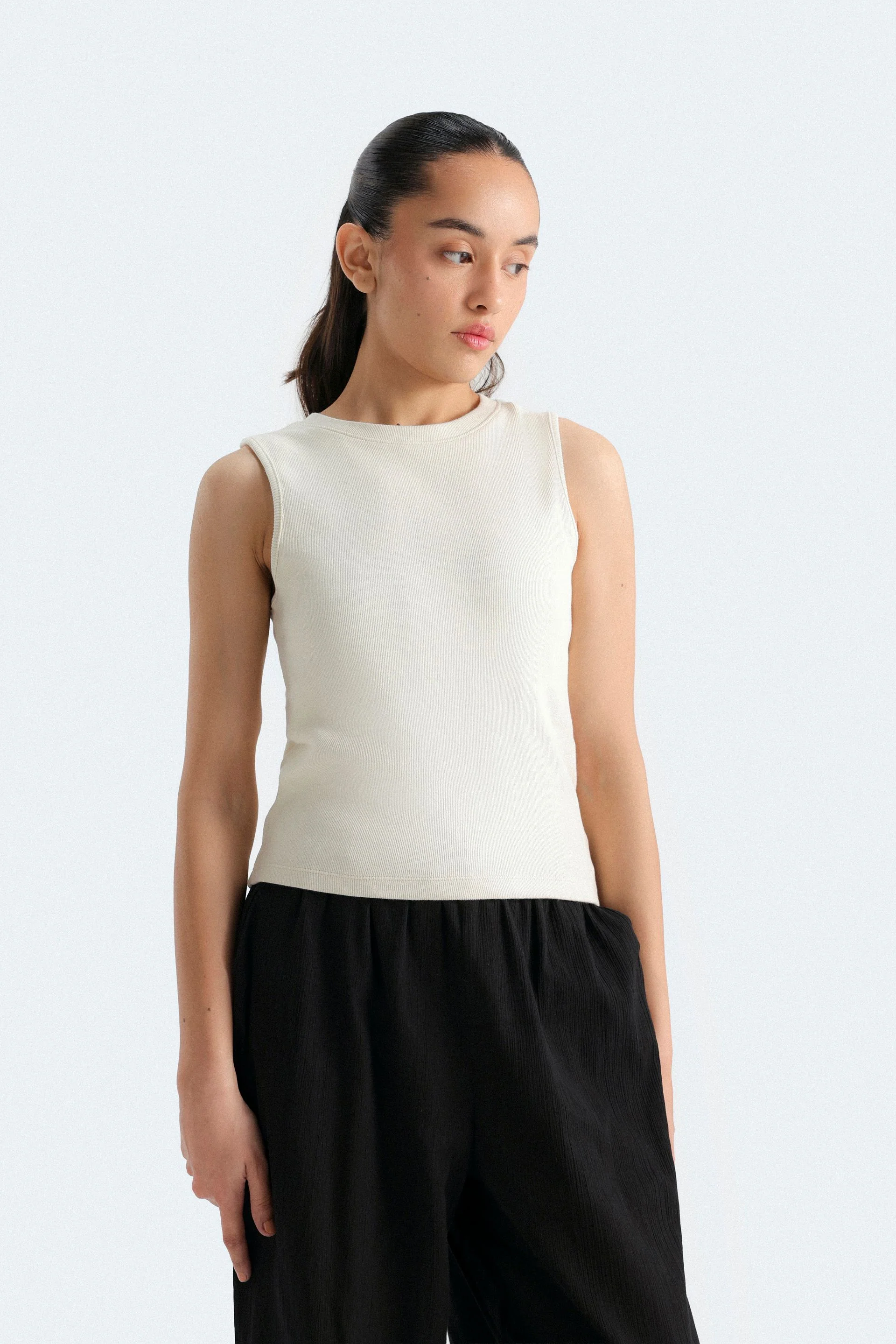 Super Cropped Ribbed Tank Top - Image 9