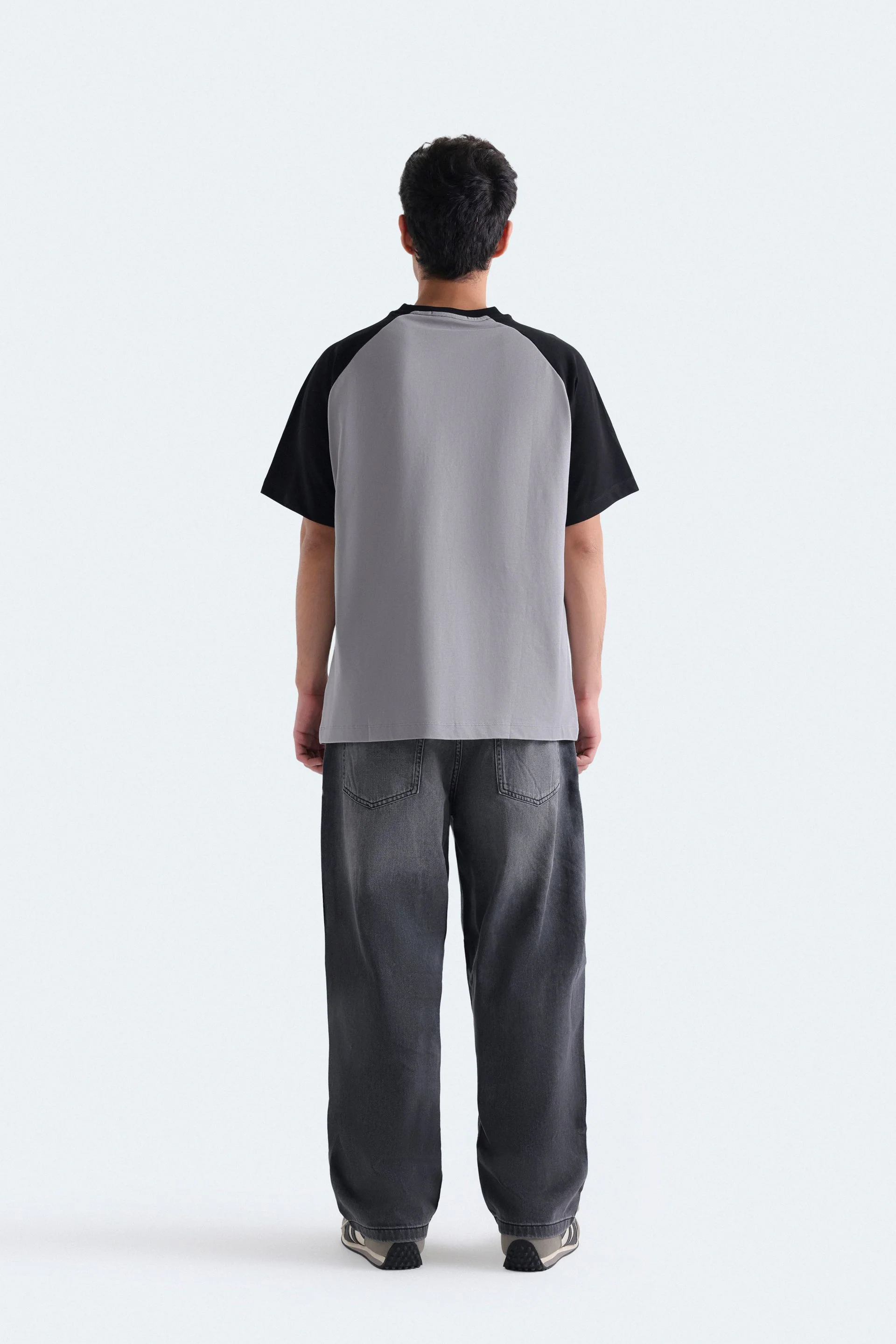 Color-Block Slogan Print T-Shirt - Image 11