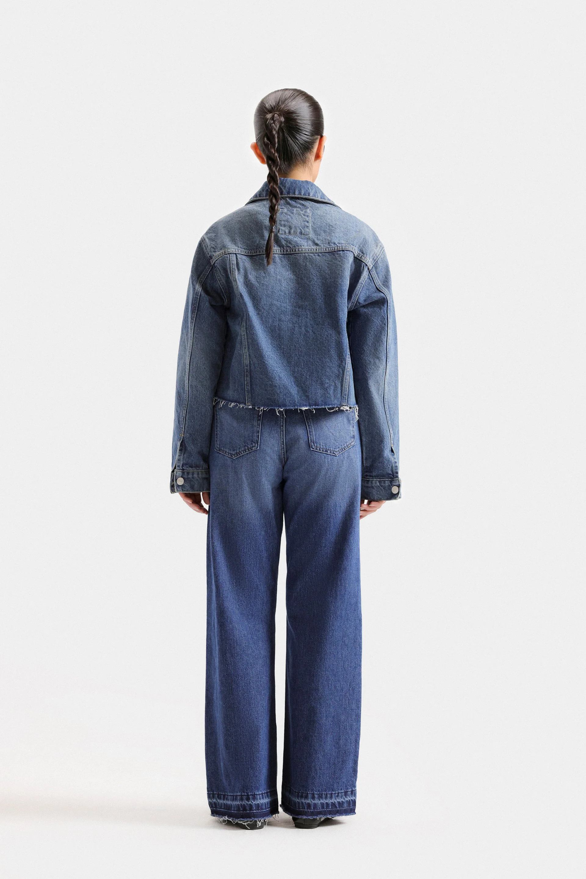 Super Cropped Denim Jacket With Frayed Hem - Image 4
