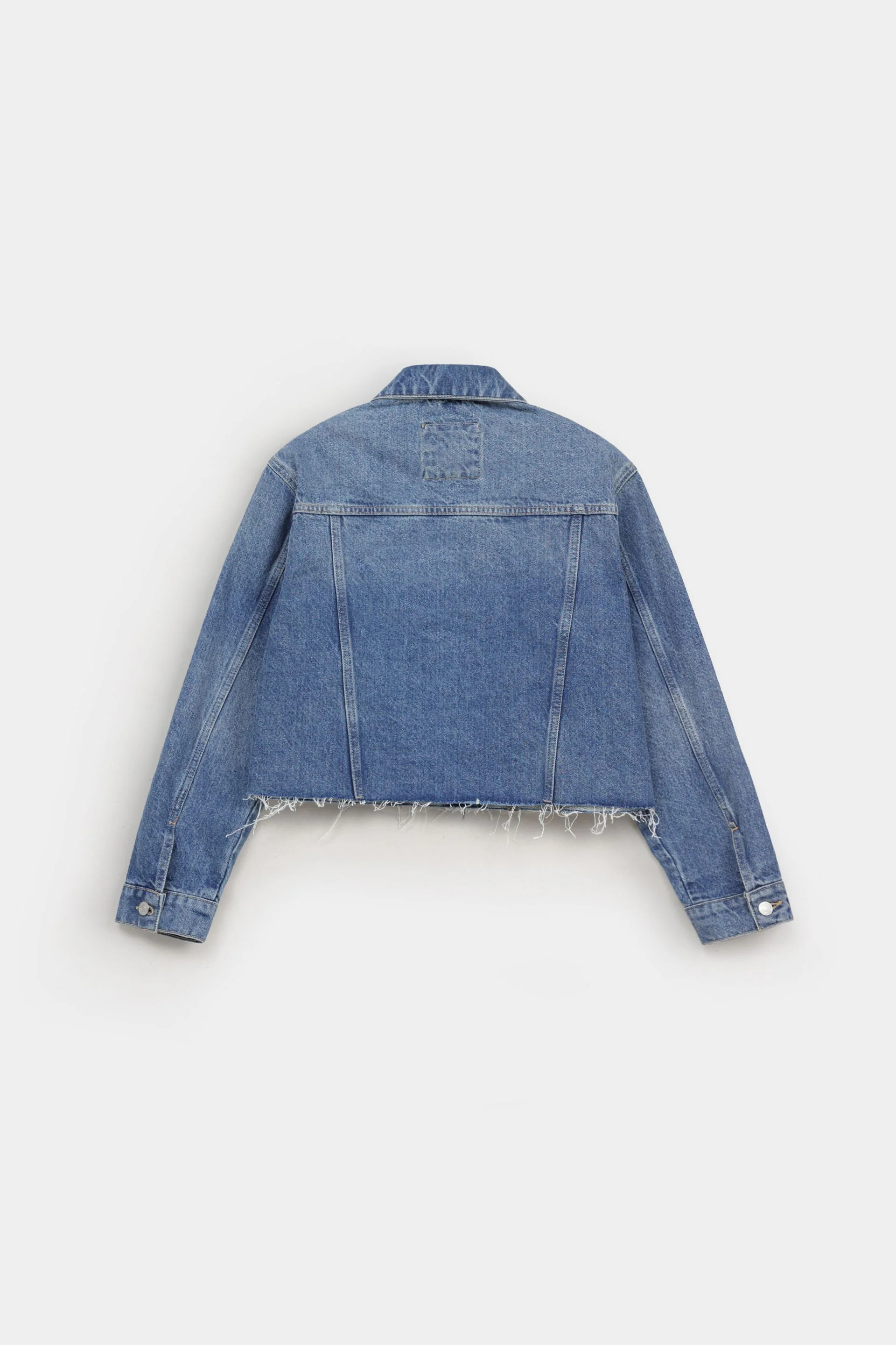 Super Cropped Denim Jacket With Frayed Hem - Image 7